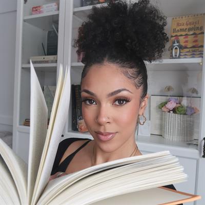 Image of Dominique (Dom Turning Pages)