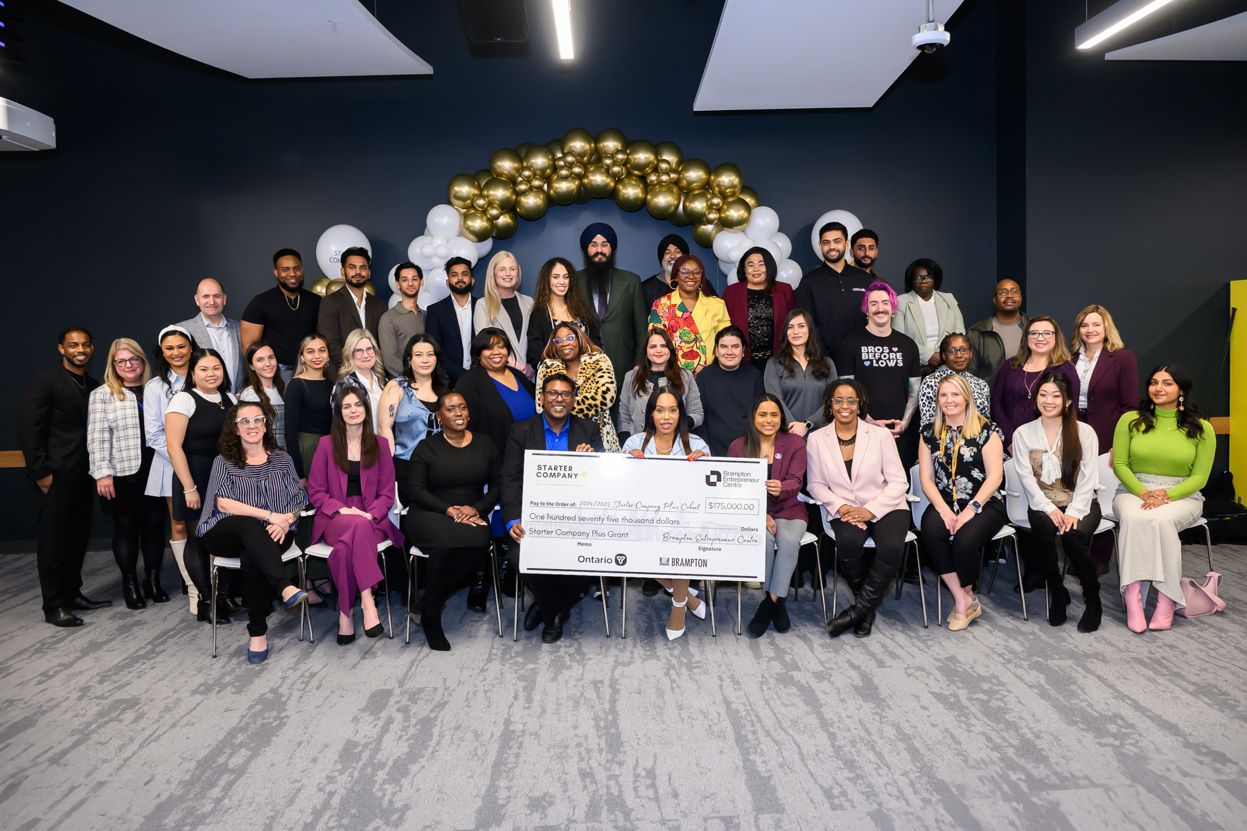 https://wwwauthoring.brampton.ca/EN/Business/BEC/PublishingImages/Home-Slides/Starter%20Company%20Celebration%20%26%20Cheque%20Ceremony__N_0415.JPG
