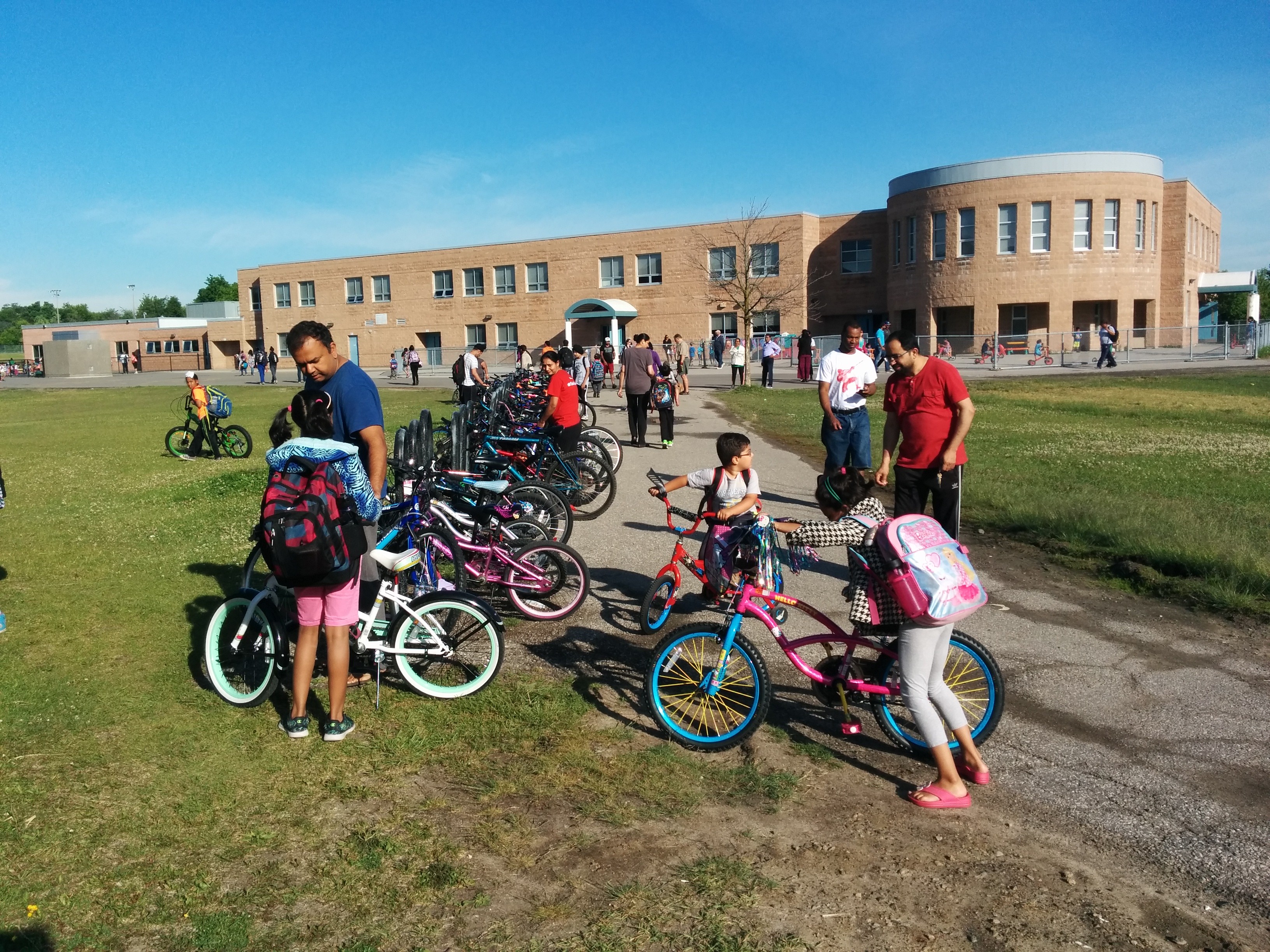 https://www.brampton.ca/EN/residents/Roads-and-Traffic/Cycling/PublishingImages/Outside%20school.jpg